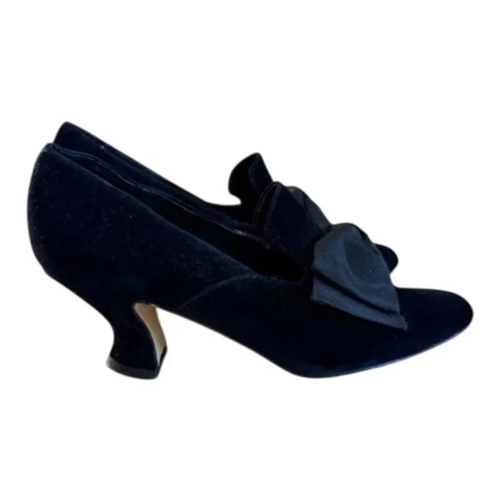 Dolcis Black Velvet Bow Kitten Heel Pumps Women's 7M Vintage Dress Shoes